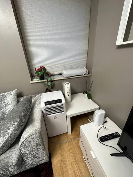 A 2 Standard Bedrooms Flat Лондон Экстерьер фото